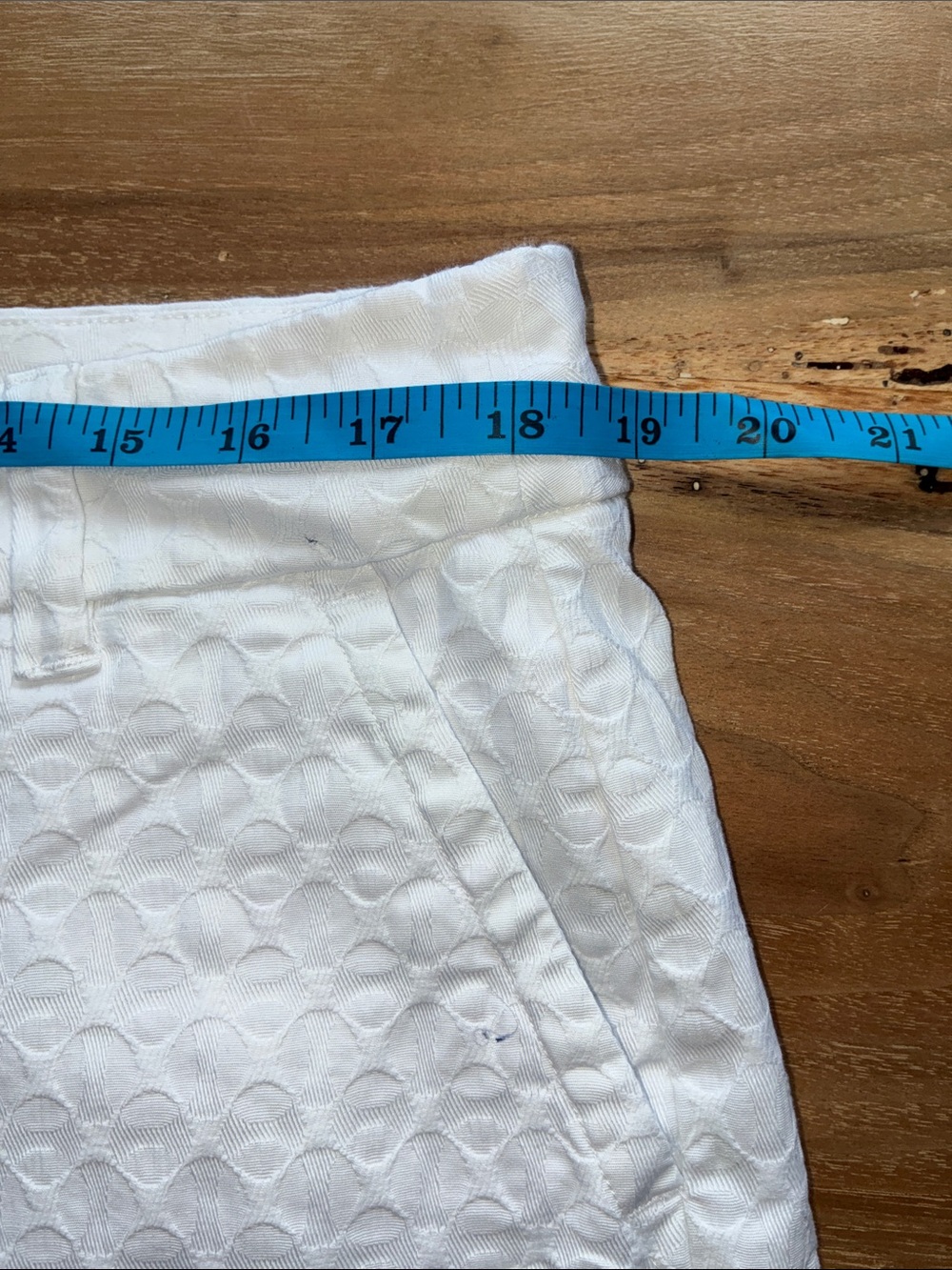 Lot of four crown & ivy Scalloped Eyelet Shorts - White, Navy, Black, Grey - Picture 8 of 9